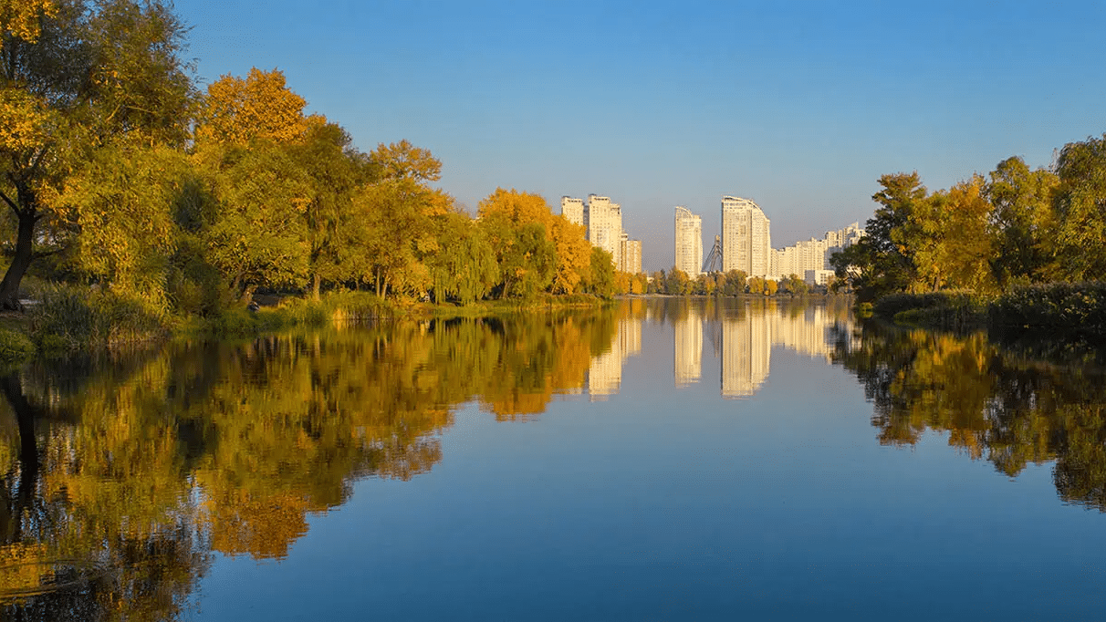 Озеро Вербне, чиста водойма, пляж ,Київ відпочинок біля води