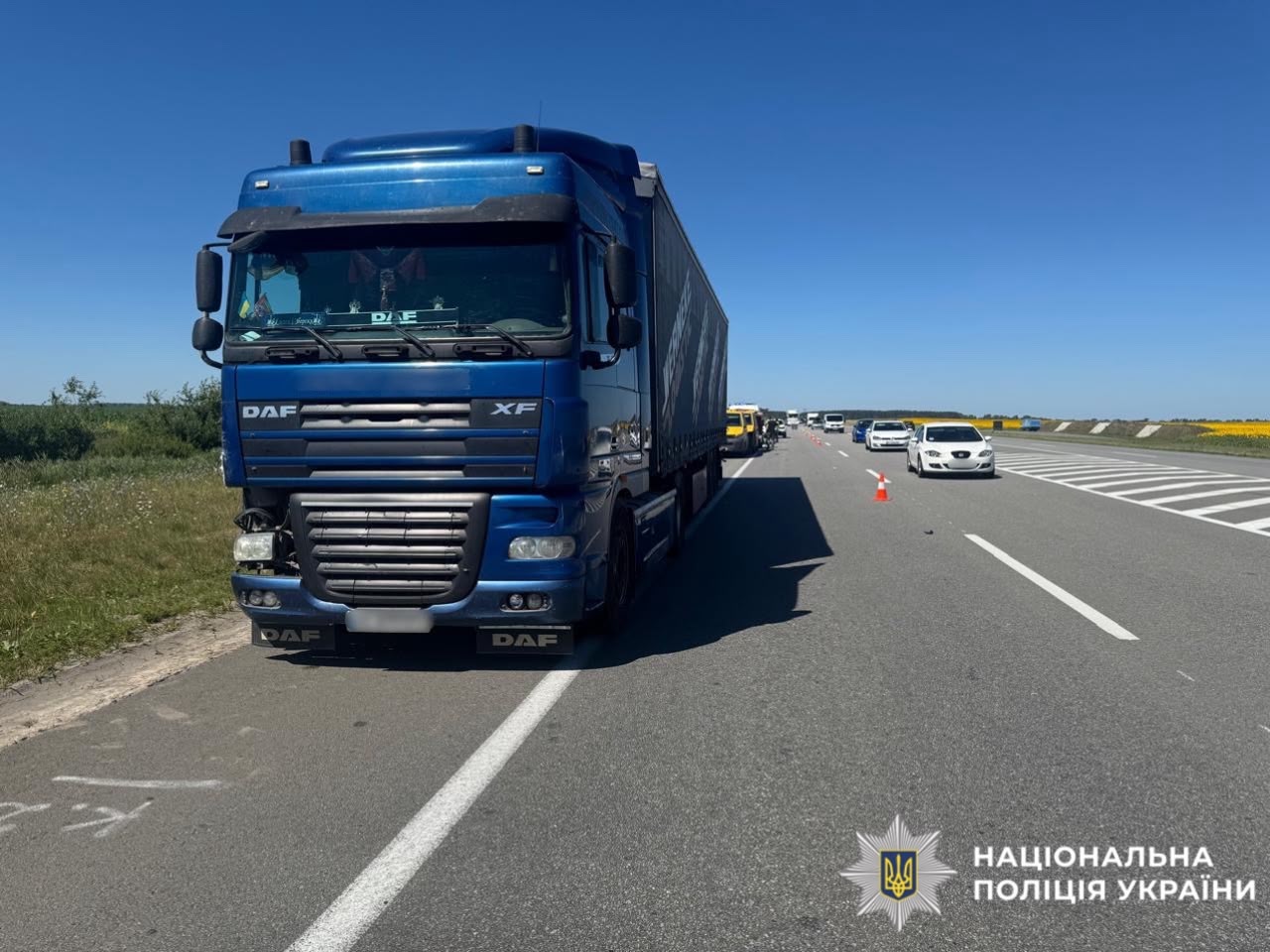 На Бориспільщині вантажівка протаранила причіп і двох Volkswagen: загинув 26-річний пішохід