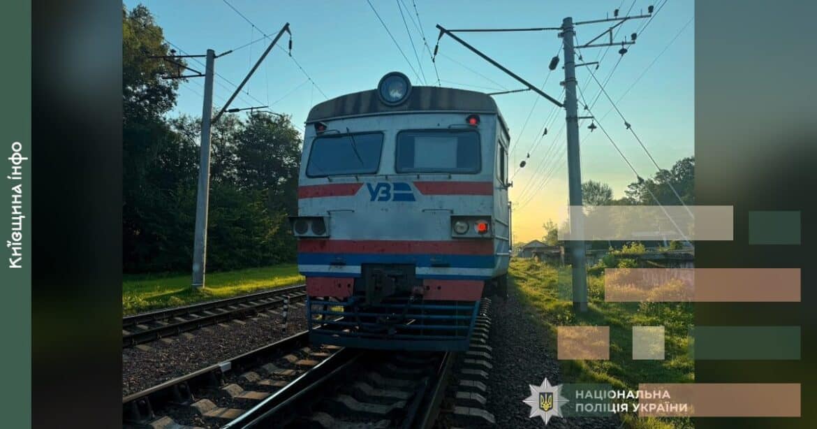 Вишневе: чоловік загинув під колесами електропотяга, перетинаючи колії у забороненому місці