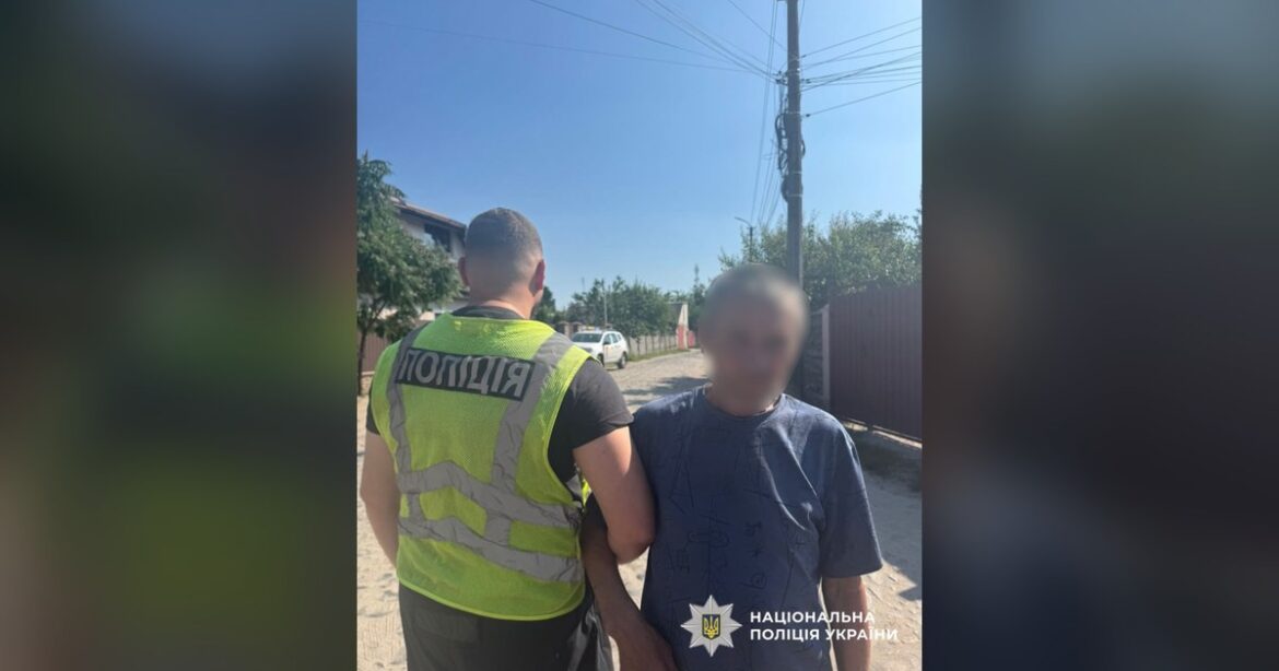 Автомат за 40 тисяч та боєприпаси за 10 тисяч: мешканця Вишгородщини викрито на торгівлі зброєю