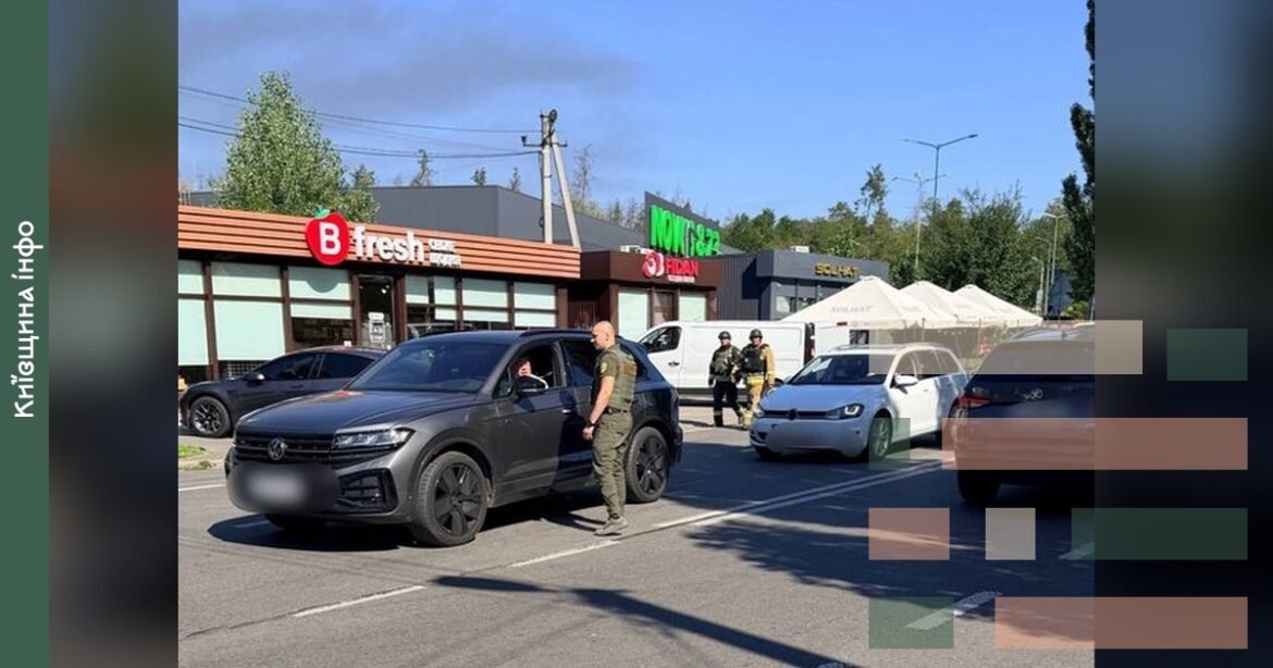 Ліквідація наслідків нічної атаки триває безперервно: рятувальників забезпечують харчуванням і водою