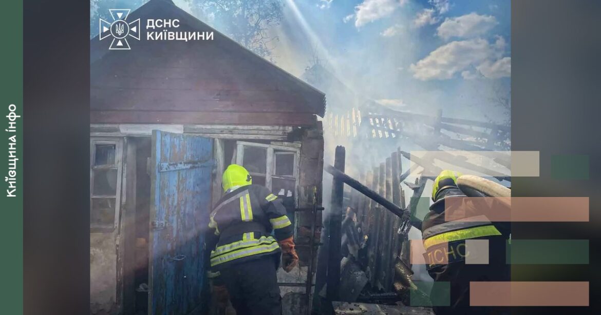 У Рокитнянській громаді загорівся дровник на приватному подвір’ї