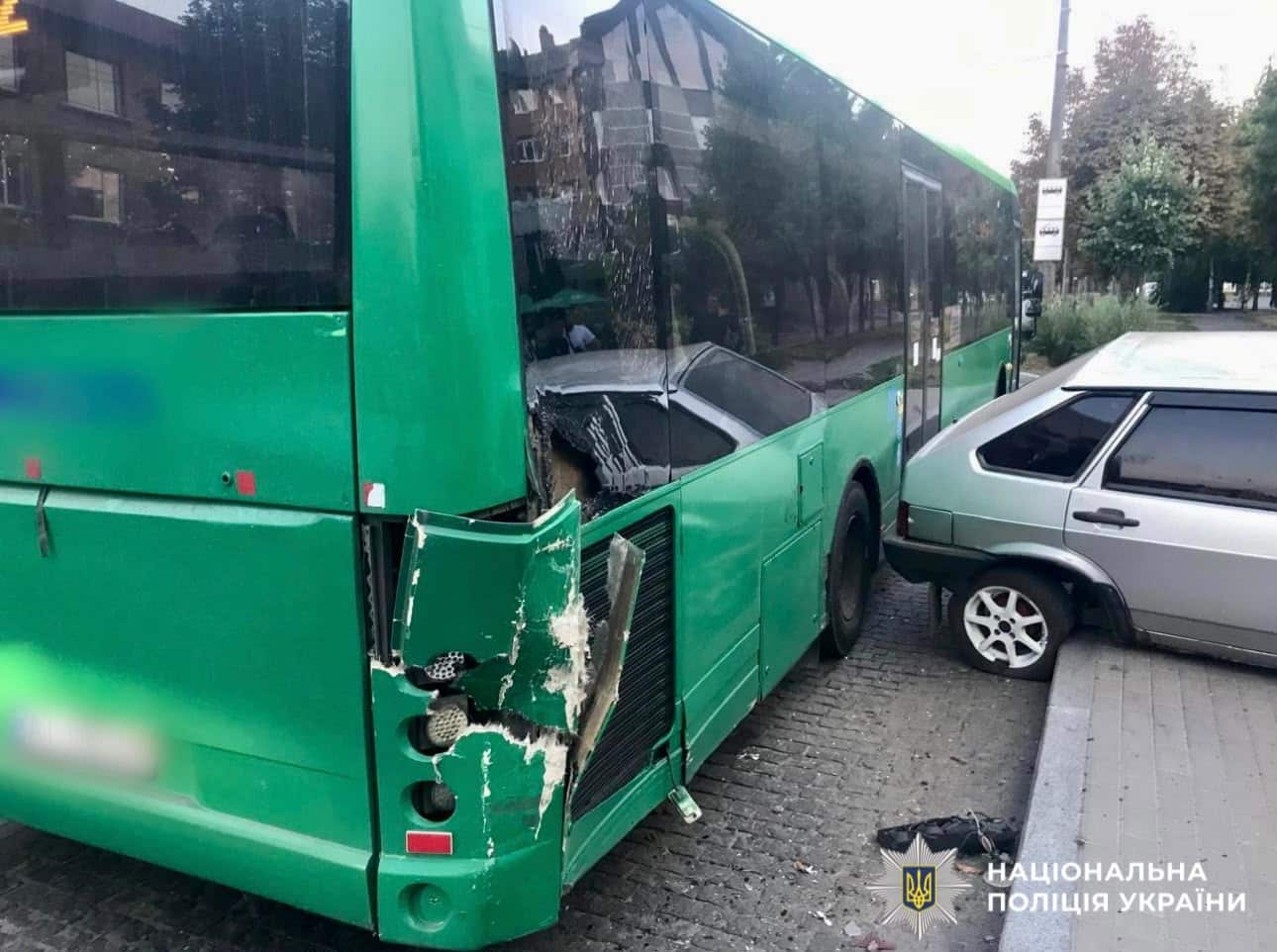 У Білій Церкві водій ВАЗ вилетів на зупинку і збив жінку, яка чекала на автобус