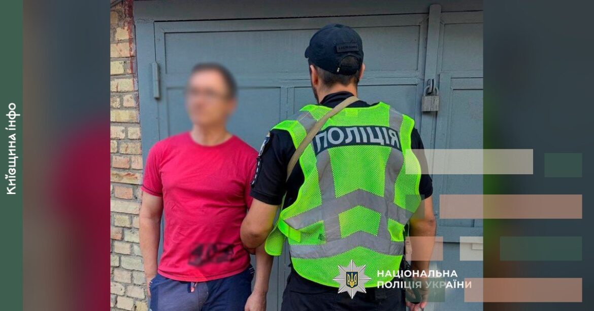 У Голосіївському районі військовий погрожував перехожому трофейним автоматом через музику