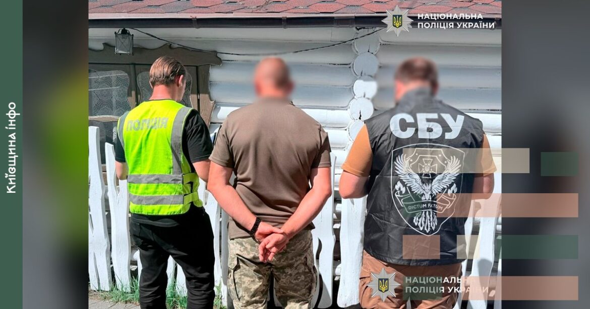 Обіцяв перевести чоловіка з фронту за 10 тисяч доларів: у Києві затримали зловмисника, який ошукував дружину військового