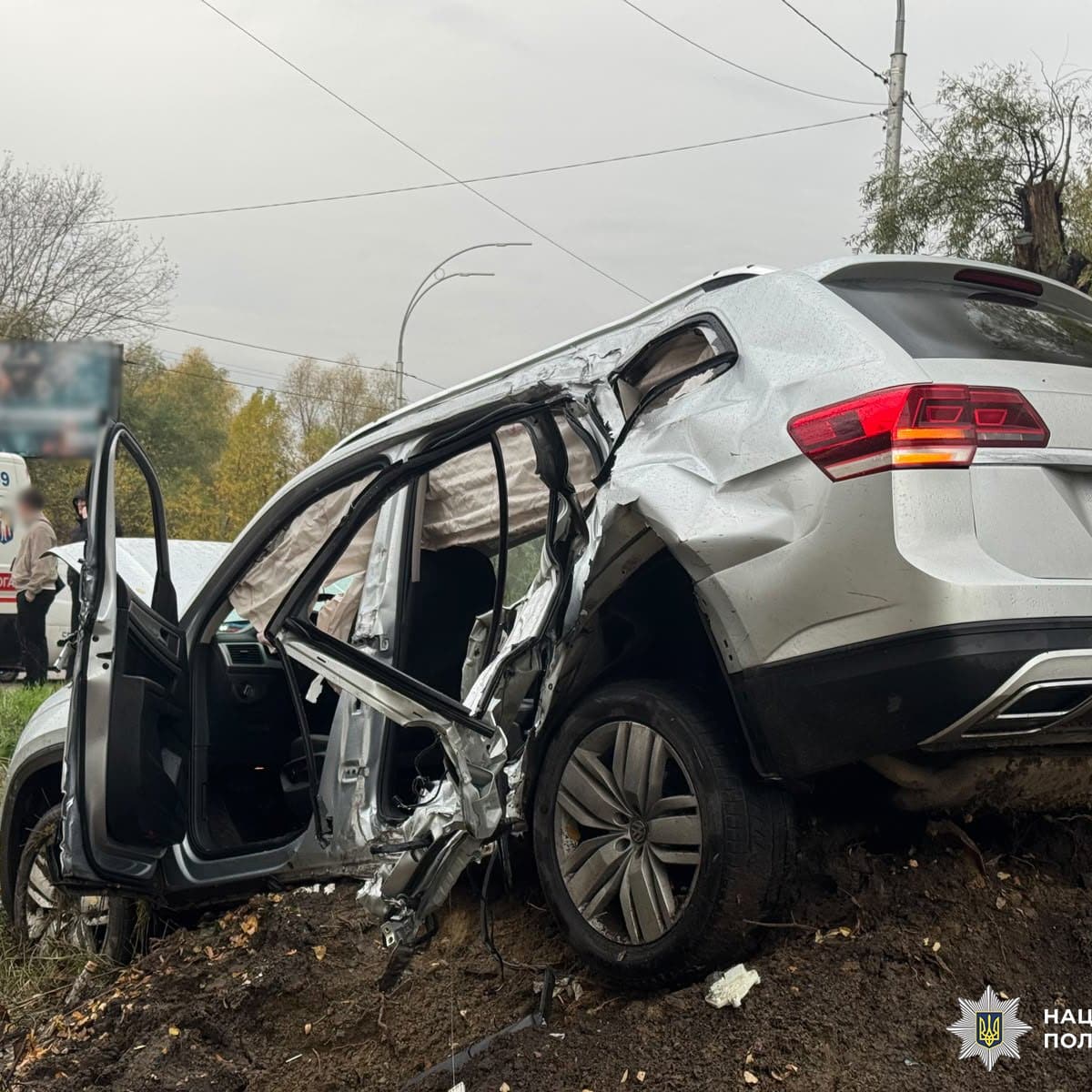На Заболотного Volkswagen на швидкості влетів в електроопору: загинув 20-річний пасажир