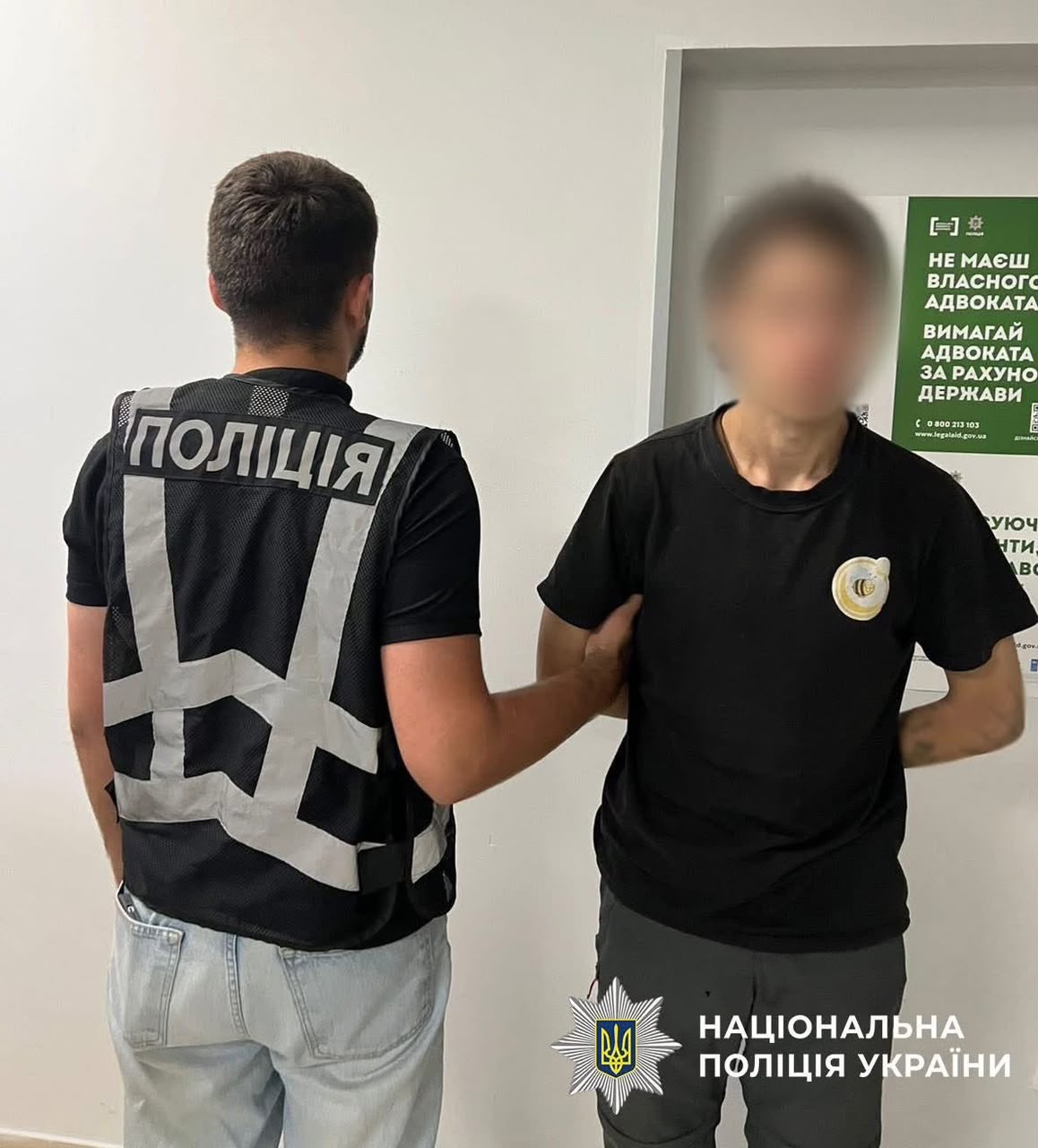Киянку пограбували з ножем на зупинці, зловмисники отримали до 9,5 років в’язниці