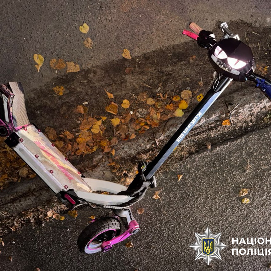 П’яний водій на Renault Kangoo збив підлітка на електросамокаті у Деснянському районі Києва