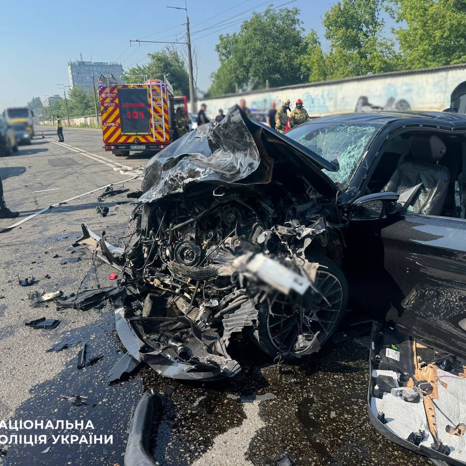 21-річний киянин без прав розігнав BMW на Виговського до смертельної ДТП одразу з чотирма авто