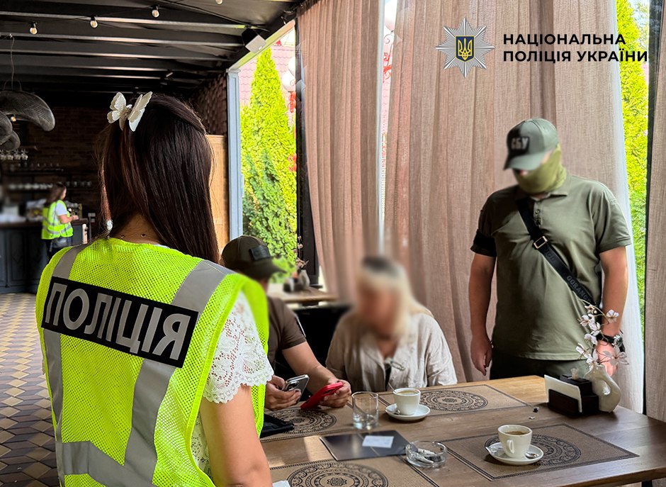 Київлянка організувала схему фіктивної інвалідності за 20 тисяч доларів, щоб допомагати чоловікам уникати мобілізації