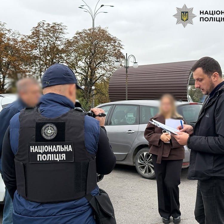 Київлянка організувала схему фіктивної інвалідності за 20 тисяч доларів, щоб допомагати чоловікам уникати мобілізації