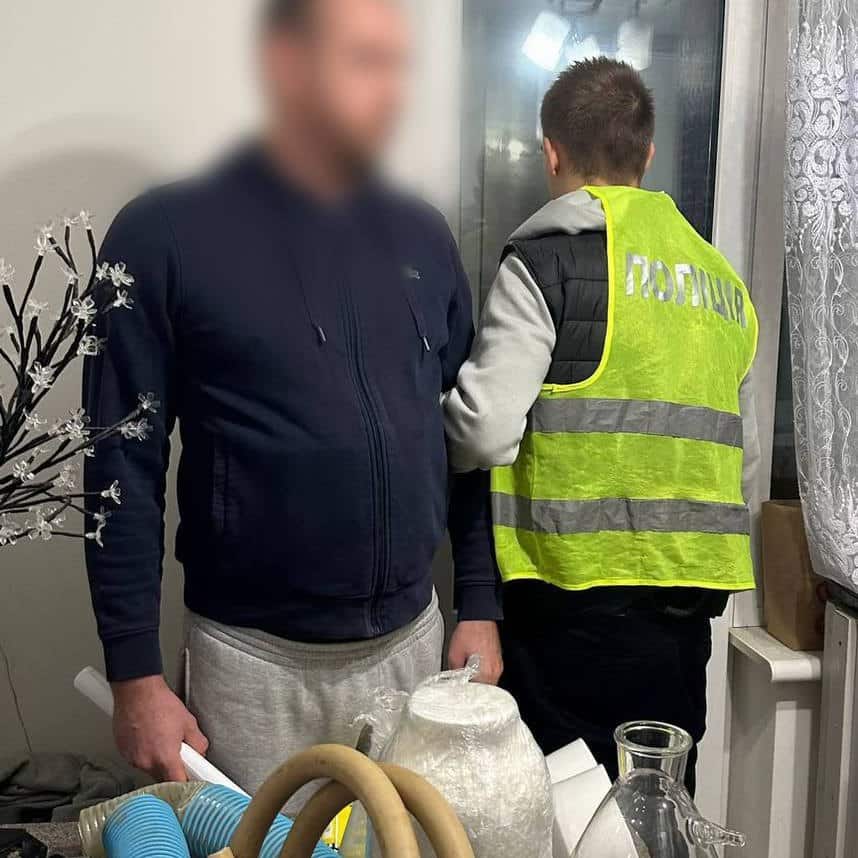28-річна киянка продавала амфетамін і МДМА з рук – їй світить 12 років в’язниці — фото 5