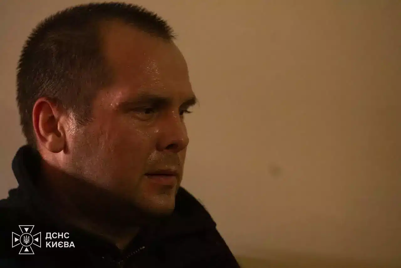 Портрет чоловіка, який постраждав під час атаки, під час медичного огляду